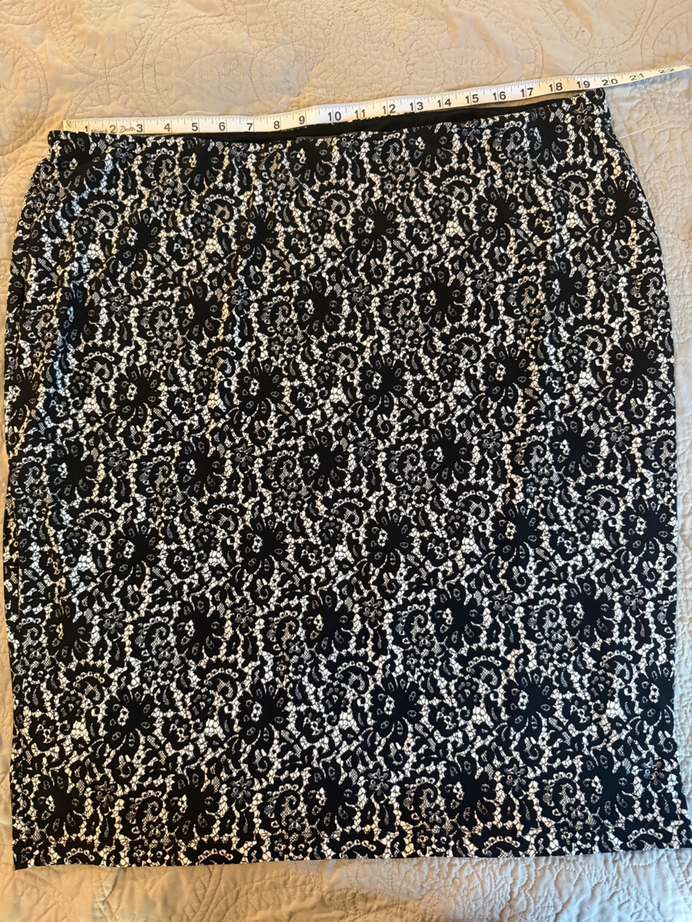 Vince Camuto Lace Look Black and White straight skirt size 2x